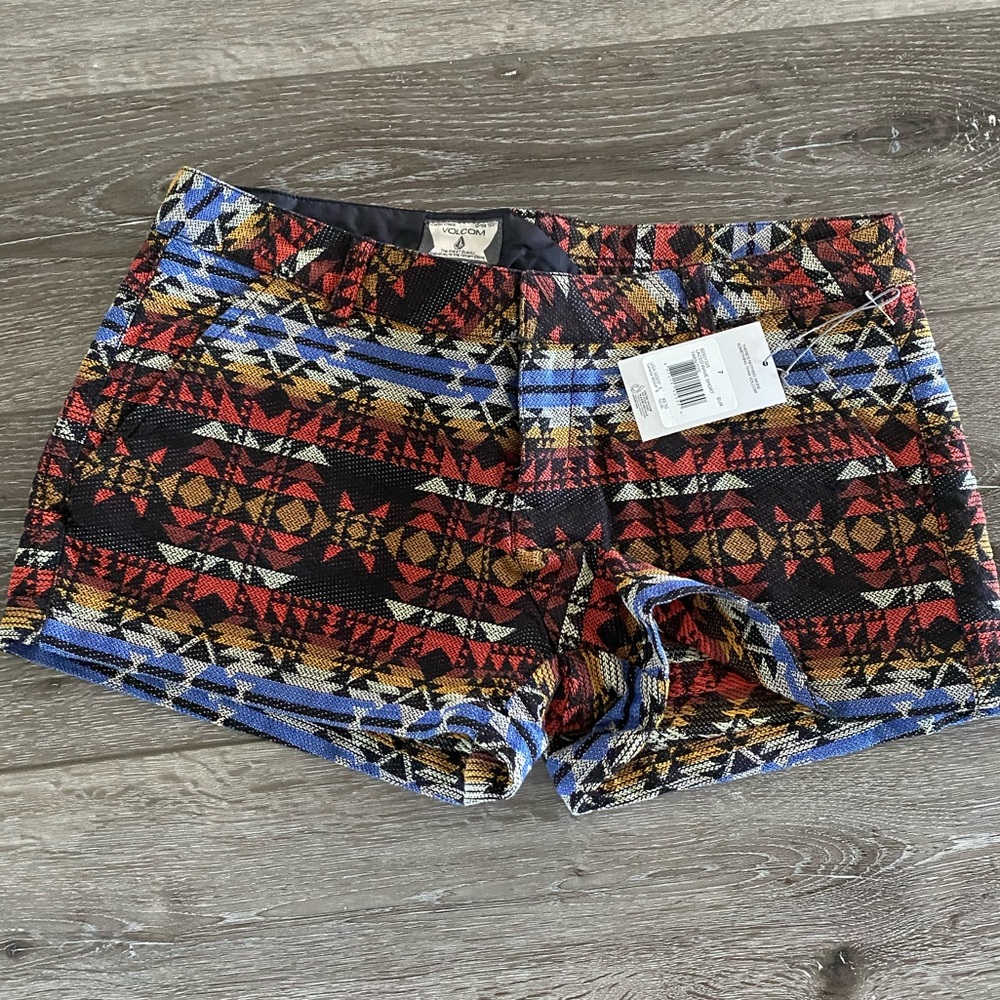 Volcom laced wave short